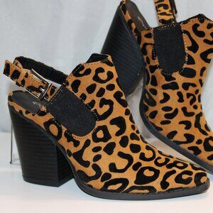 Qupid Slay Leopard Animal print in Suede Sling Back Chunky Heels Size 6.5